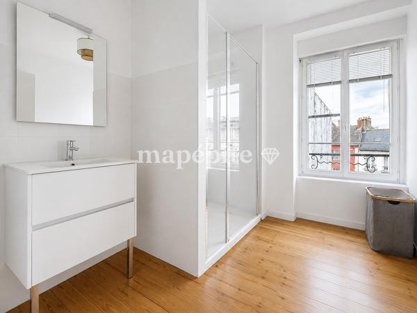 Maison
         5 pièces
        - 165 m² Exclusivité 329 000 € *