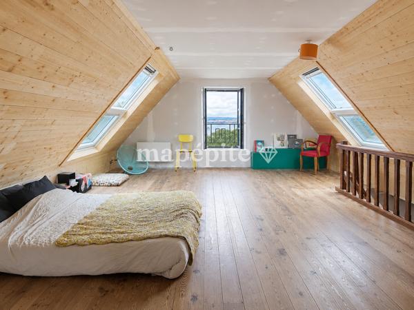 Maison
         5 pièces
        - 165 m² Exclusivité 329 000 € *