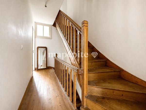 Maison
         5 pièces
        - 165 m² Exclusivité 329 000 € *