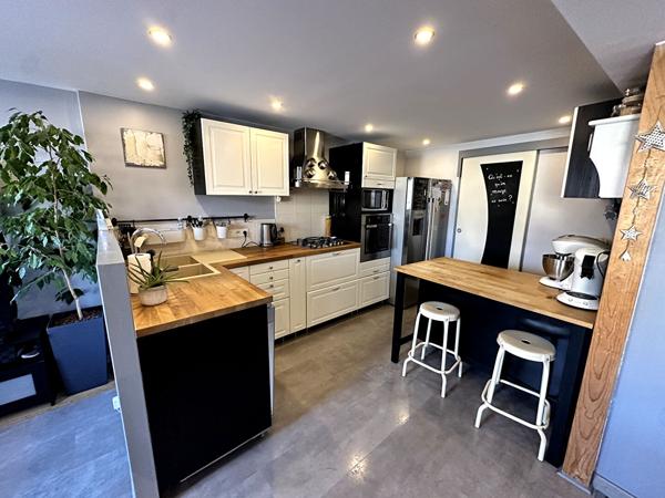 Maison familiale 5 chambres avec piscine à 6 min de Genève