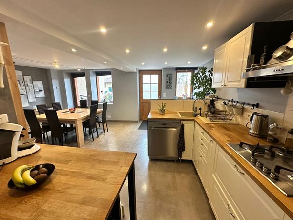 Maison familiale 5 chambres avec piscine à 6 min de Genève