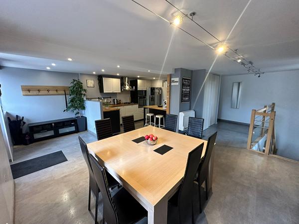Maison familiale 5 chambres avec piscine à 6 min de Genève
