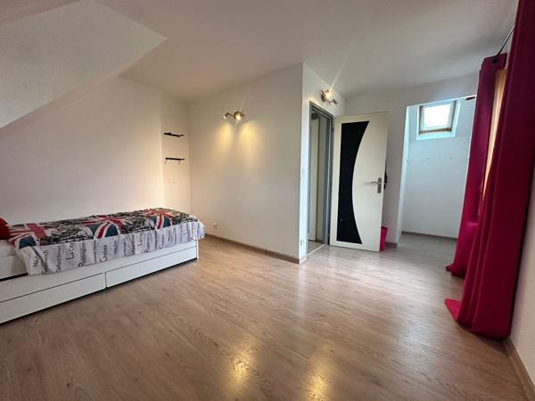 Maison familiale 5 chambres avec piscine à 6 min de Genève