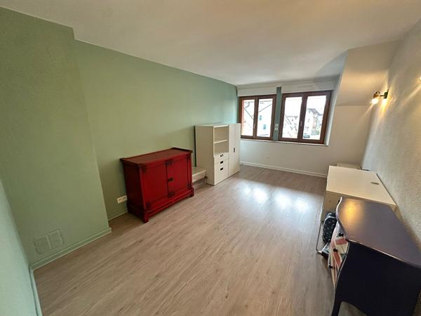 Maison familiale 5 chambres avec piscine à 6 min de Genève