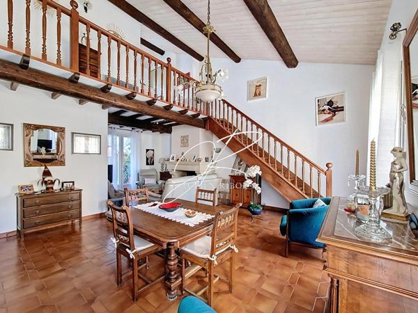 2 maisons 243 m² patio, et garage de 110 m²