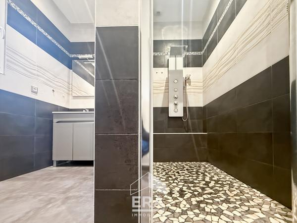 Maison contemporaine de standing ? 174 m² ? 5 chambres ? Piscine ? DPE A