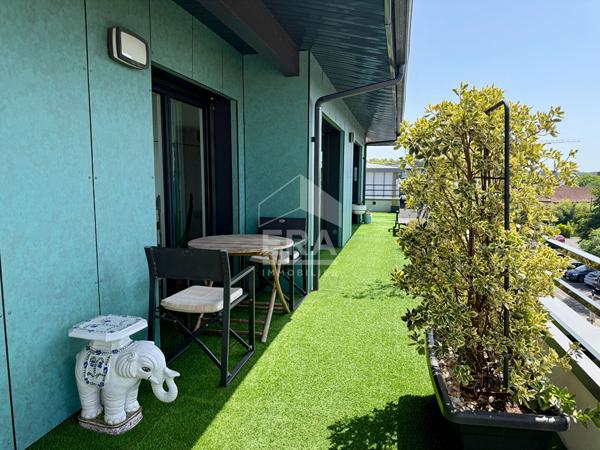 Appartement plein centre dernier étage avec grande terrasse