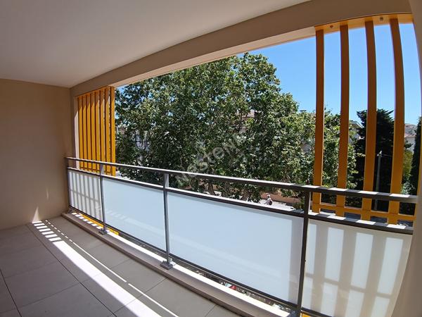 Appartement T3 de 62,40 m² avec terrasse de 8,50 m² et 2 places de parking