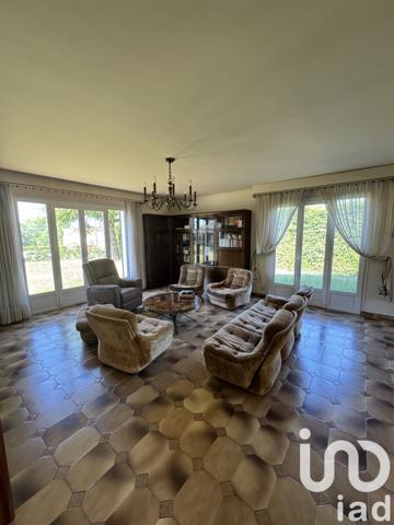 Maison à vendre 9 pièces 270 m² Saint-Denis-de-l'Hôtel