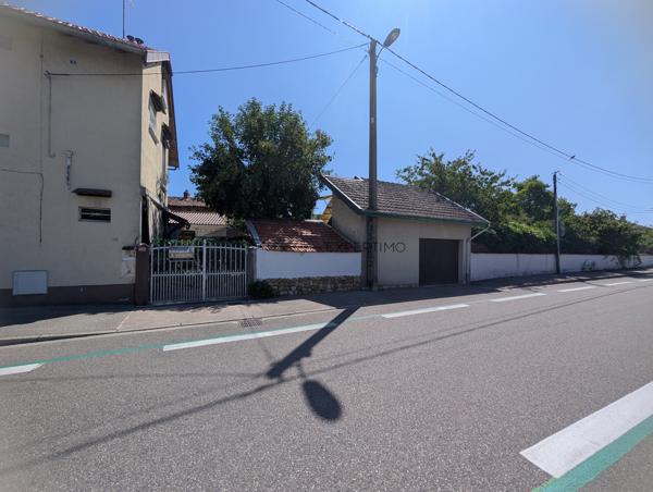 Maison de Ville sur 3 Niveaux avec Cour Fermée et Parc – Idéal Projet Familial ou Investisseurs