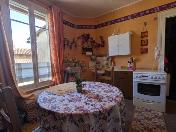 Maison de Ville sur 3 Niveaux avec Cour Fermée et Parc – Idéal Projet Familial ou Investisseurs