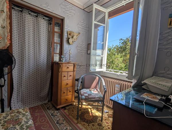 Maison de Ville sur 3 Niveaux avec Cour Fermée et Parc – Idéal Projet Familial ou Investisseurs