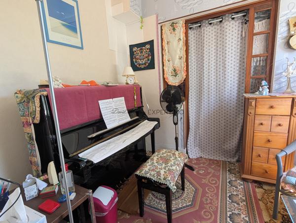 Maison de Ville sur 3 Niveaux avec Cour Fermée et Parc – Idéal Projet Familial ou Investisseurs