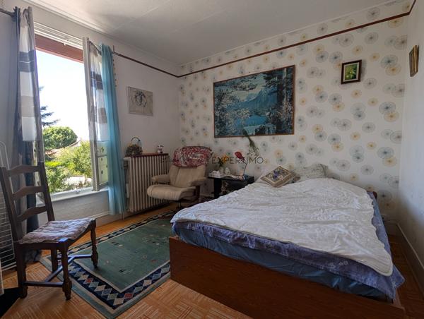 Maison de Ville sur 3 Niveaux avec Cour Fermée et Parc – Idéal Projet Familial ou Investisseurs
