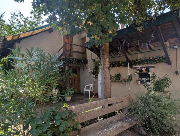 Maison de Ville sur 3 Niveaux avec Cour Fermée et Parc – Idéal Projet Familial ou Investisseurs