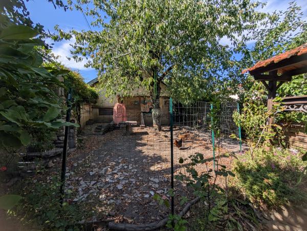 Maison de Ville sur 3 Niveaux avec Cour Fermée et Parc – Idéal Projet Familial ou Investisseurs