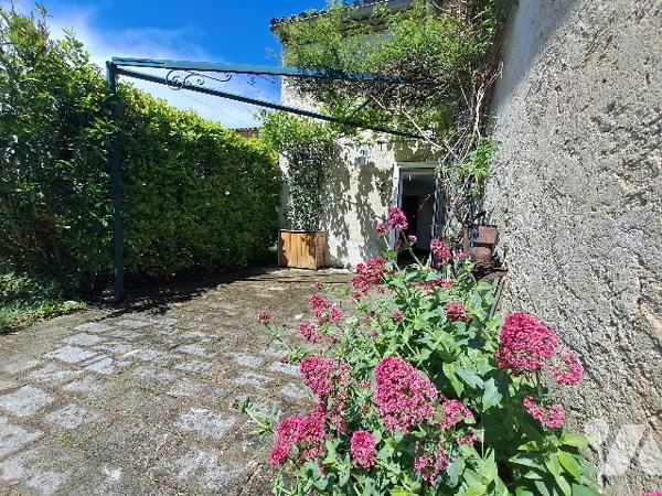 PUY SAINT MARTIN, ancienne ferme de 154m² habitable sur 1 hectare de parcelle.