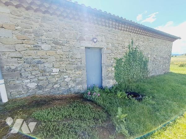 PUY SAINT MARTIN, ancienne ferme de 154m² habitable sur 1 hectare de parcelle.