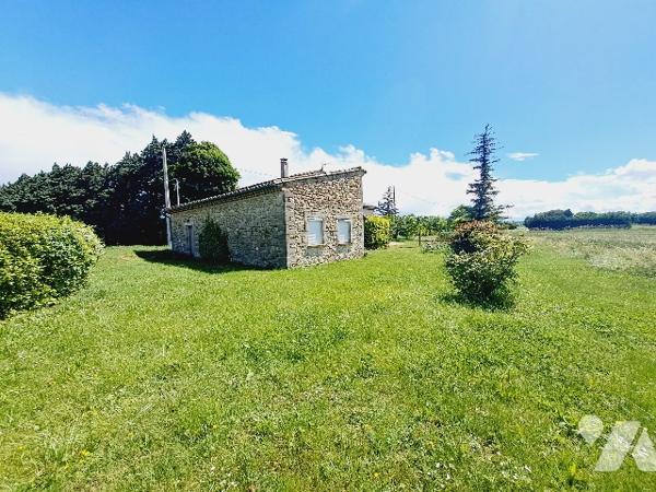 PUY SAINT MARTIN, ancienne ferme de 154m² habitable sur 1 hectare de parcelle.
