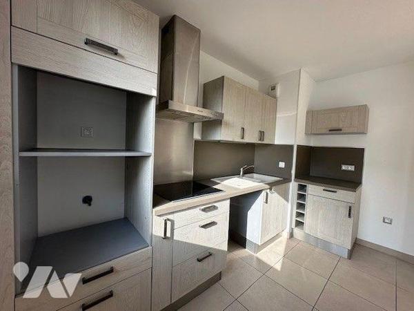 A VENDRE Appartement T3, situé au 3ème étage d'une résidence de 2019 avec ascenseur, à ROUEN (7...