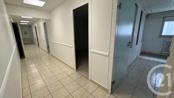 à vendre  250,60 m2 SAINTES - 17