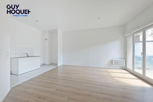 À vendre - Appartement 3 pièces rénové avec terrasse et jardin à Savigny-le-Temple