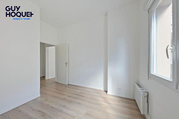 À vendre - Appartement 3 pièces rénové avec terrasse et jardin à Savigny-le-Temple