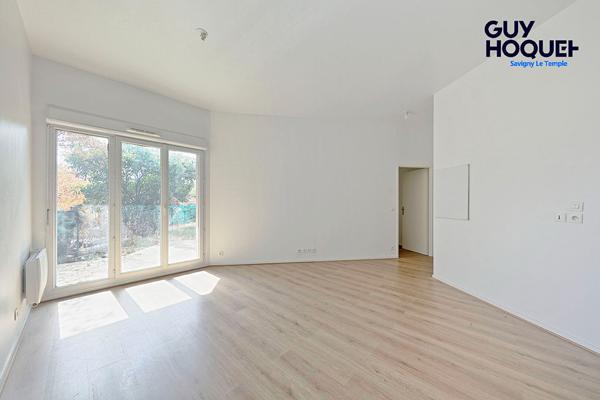 À vendre - Appartement 3 pièces rénové avec terrasse et jardin à Savigny-le-Temple