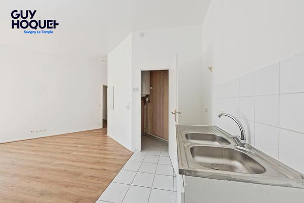 À vendre - Appartement 3 pièces rénové avec terrasse et jardin à Savigny-le-Temple