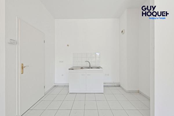 À vendre - Appartement 3 pièces rénové avec terrasse et jardin à Savigny-le-Temple