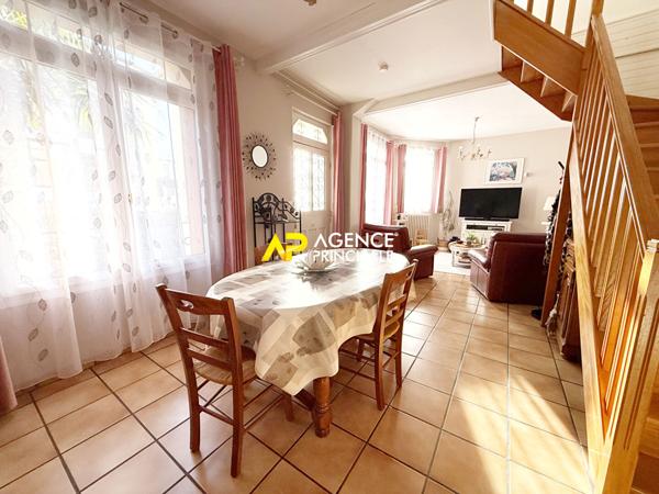 Maison Argenteuil Marché des Coteaux 5 pièce(s) 3 chambres €345 000 ** - Référence 4532