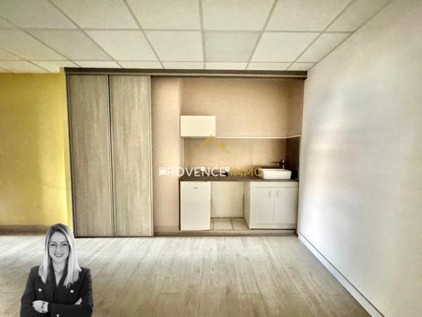 Salon-de-Provence (13300) SALON-DE-PROVENCE – CENTRE-VILLE – LOCAL PROFESSIONNEL OU COMMERCIAL À LOUER