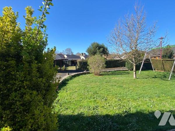 A vendre à Ally (CANTAL), idéalement situé entre les villages de Pleaux et Mauriac, un pavillon...
