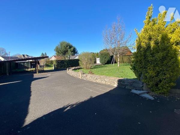 A vendre à Ally (CANTAL), idéalement situé entre les villages de Pleaux et Mauriac, un pavillon...