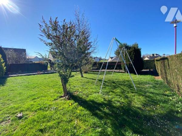 A vendre à Ally (CANTAL), idéalement situé entre les villages de Pleaux et Mauriac, un pavillon...