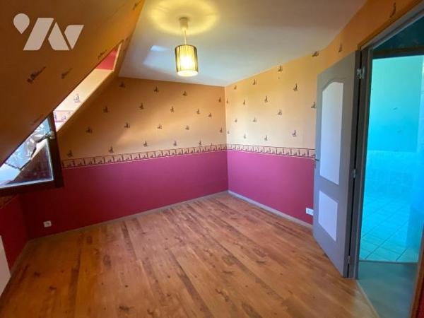 A vendre à Ally (CANTAL), idéalement situé entre les villages de Pleaux et Mauriac, un pavillon...