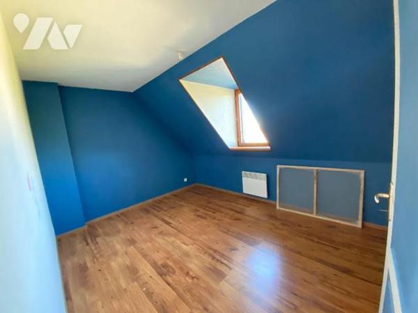 A vendre à Ally (CANTAL), idéalement situé entre les villages de Pleaux et Mauriac, un pavillon...