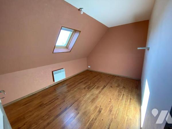 A vendre à Ally (CANTAL), idéalement situé entre les villages de Pleaux et Mauriac, un pavillon...