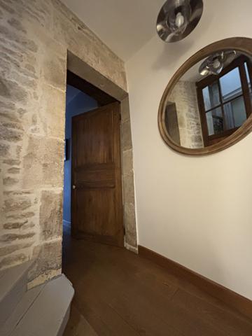 Maison sur deux étages au centre ville de CHATILLON SUR SEINE (115m²) ,rénovée avec des matériaux nobles. Châtillon-sur-Seine (21400)