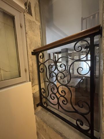 Maison sur deux étages au centre ville de CHATILLON SUR SEINE (115m²) ,rénovée avec des matériaux nobles. Châtillon-sur-Seine (21400)