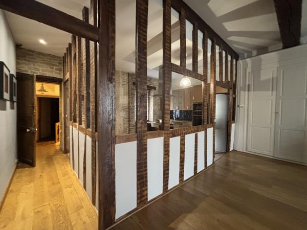 Maison sur deux étages au centre ville de CHATILLON SUR SEINE (115m²) ,rénovée avec des matériaux nobles. Châtillon-sur-Seine (21400)