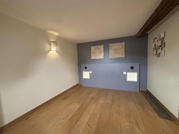 Maison sur deux étages au centre ville de CHATILLON SUR SEINE (115m²) ,rénovée avec des matériaux nobles. Châtillon-sur-Seine (21400)