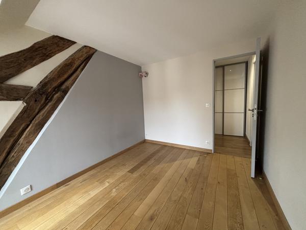 Maison sur deux étages au centre ville de CHATILLON SUR SEINE (115m²) ,rénovée avec des matériaux nobles. Châtillon-sur-Seine (21400)