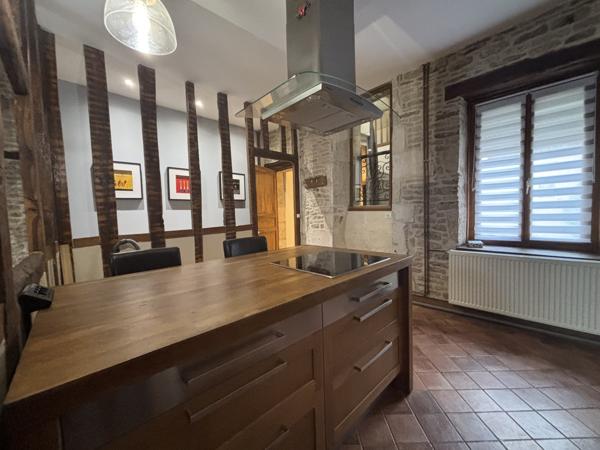 Maison sur deux étages au centre ville de CHATILLON SUR SEINE (115m²) ,rénovée avec des matériaux nobles. Châtillon-sur-Seine (21400)