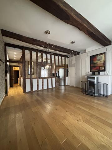 Maison sur deux étages au centre ville de CHATILLON SUR SEINE (115m²) ,rénovée avec des matériaux nobles. Châtillon-sur-Seine (21400)