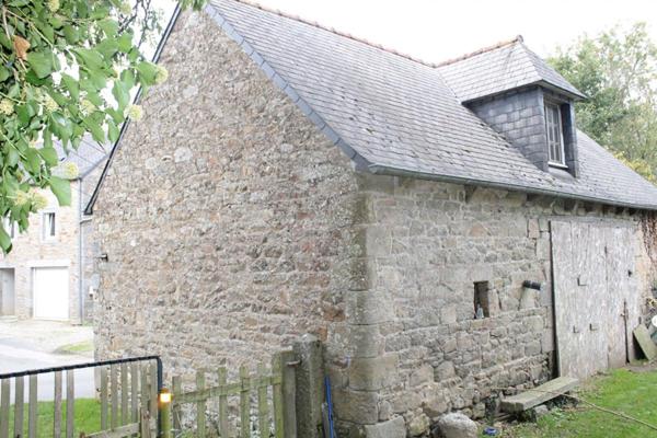 Exclusivité !! 22940 Plaintel. Dépendance en pierre à usage d'habitation, grand terrain