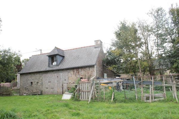 Exclusivité !! 22940 Plaintel. Dépendance en pierre à usage d'habitation, grand terrain