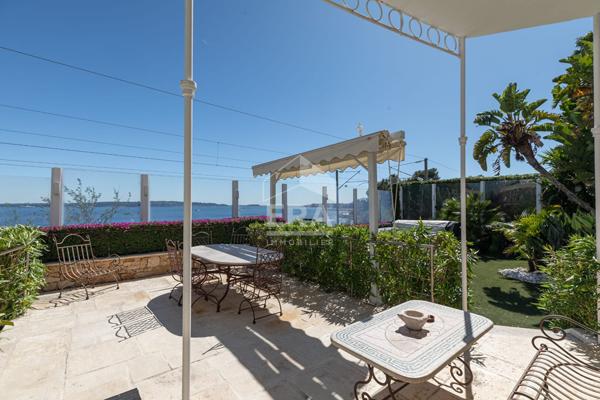 Villa années 30'  les pieds dans l'eau - Cannes Basse Californie-