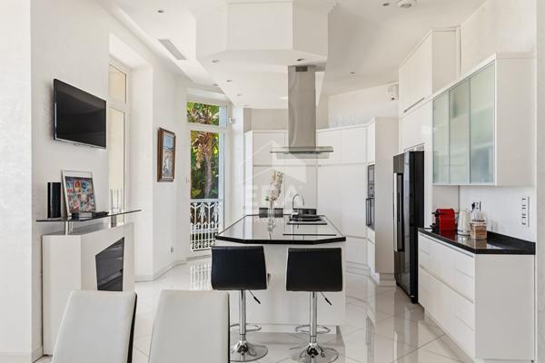 Villa années 30'  les pieds dans l'eau - Cannes Basse Californie-