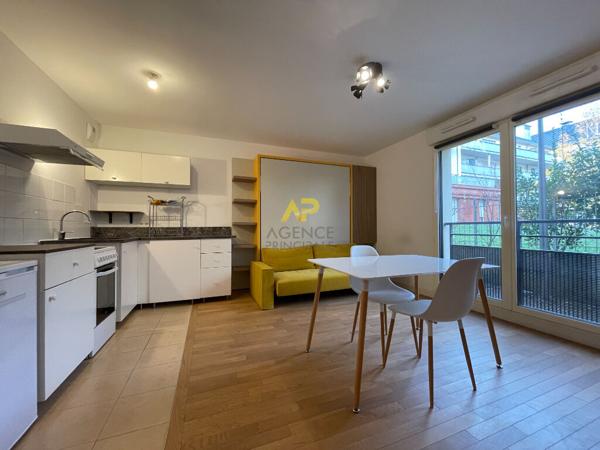 Studio MEUBLE - Bois Rochefort Loyer 684 €/mois charges comprises **  - Référence  726